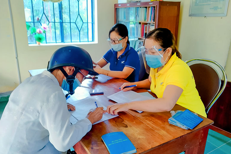Đạ Tẻh đồng loạt chi trả hỗ trợ cho đối tượng bị ảnh hưởng bởi đại dịch Covid-19
