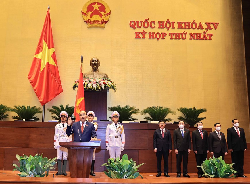 Chủ tịch nước Nguyễn Xuân Phúc tuyên thệ nhậm chức trước Quốc hội, đồng bào và cử tri cả nước. (Ảnh: Thống Nhất/TTXVN)