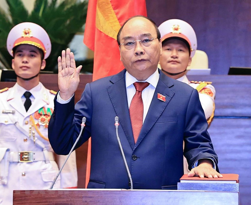 Chủ tịch nước Nguyễn Xuân Phúc tuyên thệ nhậm chức. (Ảnh: Thống Nhất/TTXVN)
