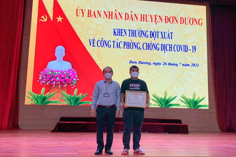 Đơn Dương: Khen thưởng đột xuất các tập thể, cá nhân có thành tích trong công tác phòng chống Covid-19