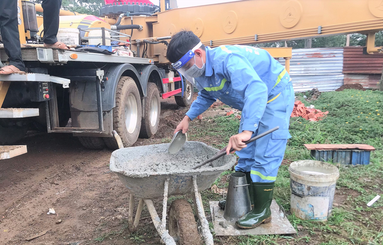 Người lao động Công ty được cấp đầy đủ trang thiết bị phòng chống dịch trong