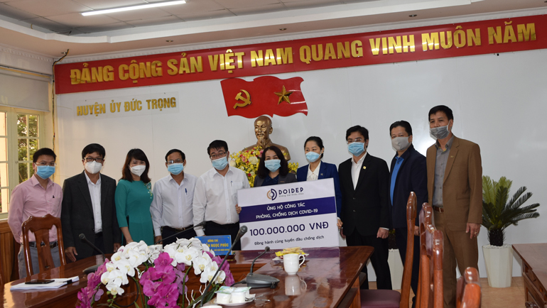 Đức Trọng: Tiếp nhận 100 triệu đồng ủng hộ công tác phòng chống dịch Covid-19