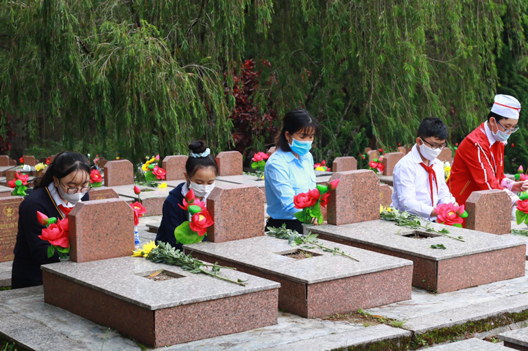 Trung tâm Hoạt động Thanh thiếu nhi tổ chức các hoạt động ''Uống nước nhớ nguồn''