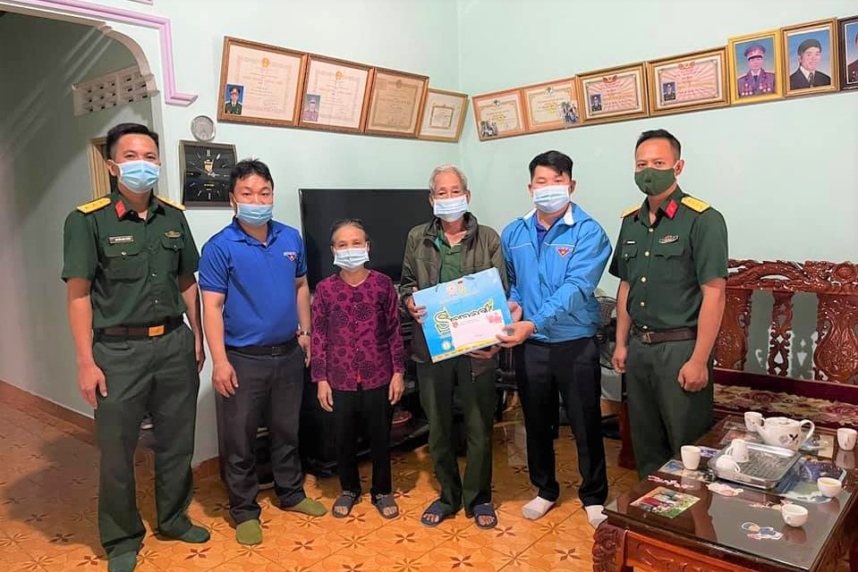 Tuổi trẻ Bảo Lâm thăm, tặng quà các gia đình chính sách nhân kỷ niệm 74 năm Ngày Thương binh – Liệt sĩ