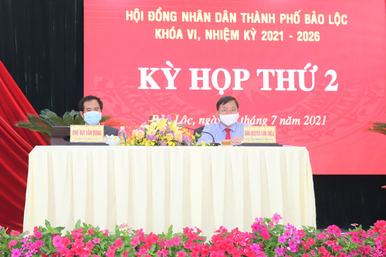 Chủ tọa điều hành kỳ họp
