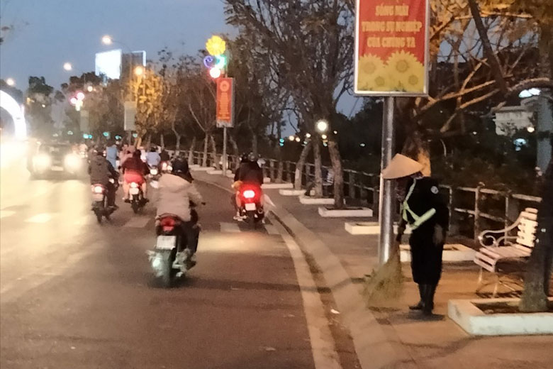 Nghề ''rung chuông'' gom rác
