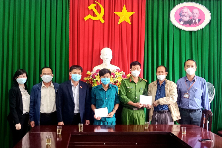 Lãnh đạo TP Đà Lạt thăm, động viên lực lượng tuyến đầu chống dịch Covid-19