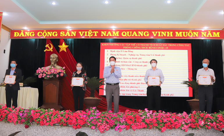 Khen thưởng các tập thể có những đóng góp xuất sắc trong công tác phòng chống dịch trên địa bàn TP Bảo Lộc