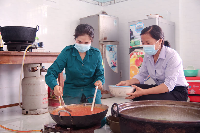Phụ nữ xã Quảng Ngãi với công tác hậu phương quân đội