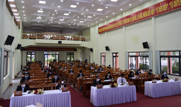 Các đại biểu tham dự kỳ họp