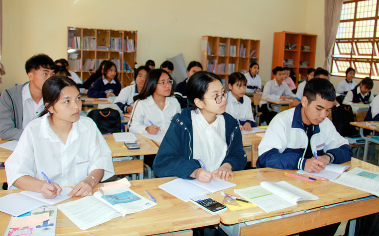 Nâng năng lực tiếng Việt của học sinh trường bán trú