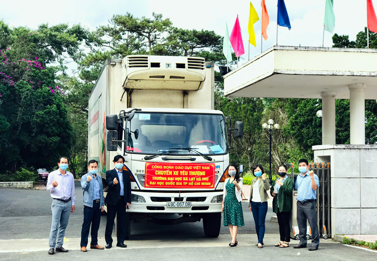 Trường Đại học Đà Lạt hỗ trợ rau xanh tiêu chuẩn cao cho Đại học Quốc gia thành phố Hồ Chí Minh