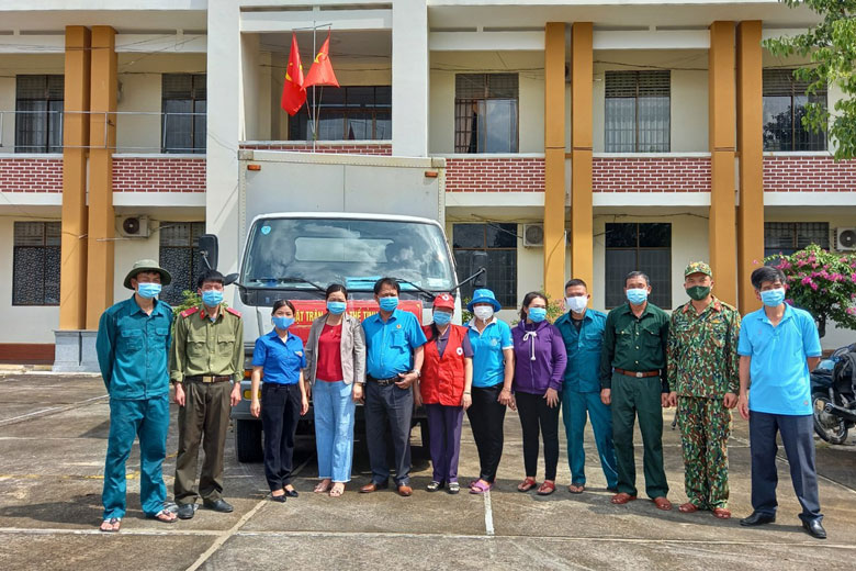 Cát Tiên: Thêm nhiều ''Chuyến xe yêu thương'' hướng về người dân vùng dịch