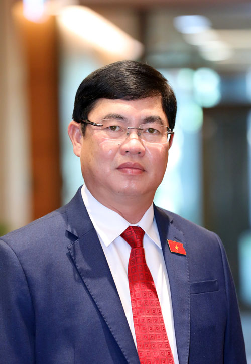 Phó Bí thư Thường trực Tỉnh ủy, Trưởng đoàn ĐBQH Trần Đình Văn báo cáo cử tri về kết quả kỳ họp thứ nhất, Quốc hội khóa XV
