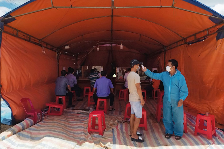 Lâm Hà: Xét nghiệm SARS-CoV-2 cho lực lượng làm nhiệm vụ tại các chốt kiểm soát Covid-19