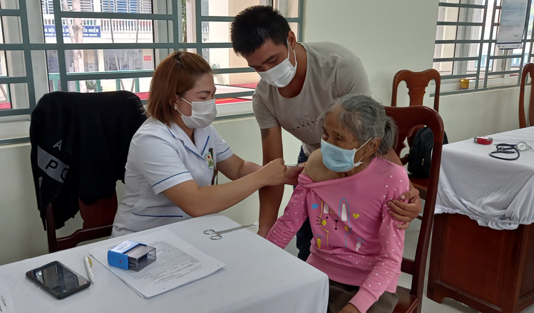 Lâm Hà: Tiêm vắc xin phòng Covid-19 cho người cao tuổi, đối tượng bảo trợ xã hội