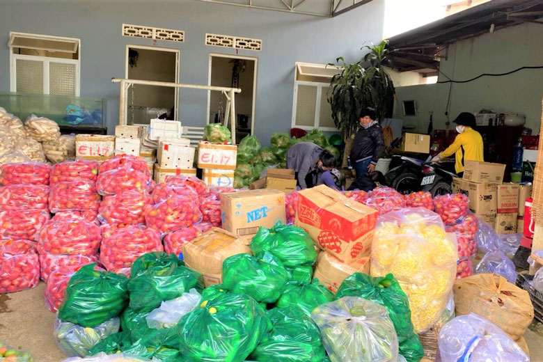 Giáo dân Bảo Lộc tiếp sức cho người dân vùng dịch