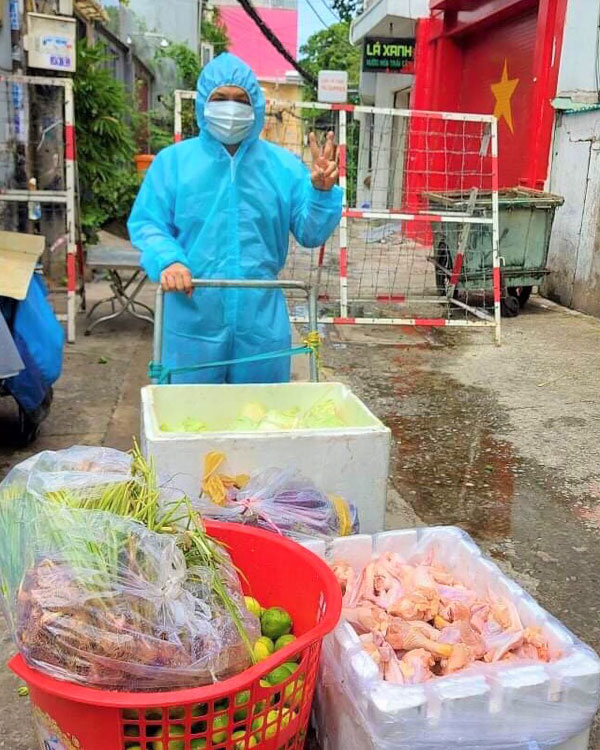 Nông sản, nhu yếu phẩm của bà con giáo dân trên địa bàn TP Bảo Lộc đến với người dân Quận 1 (TP Hồ Chí Minh)