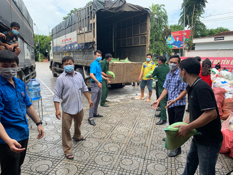 Đạ Tẻh: Thêm "Chuyến xe yêu thương" hướng về người dân vùng dịch