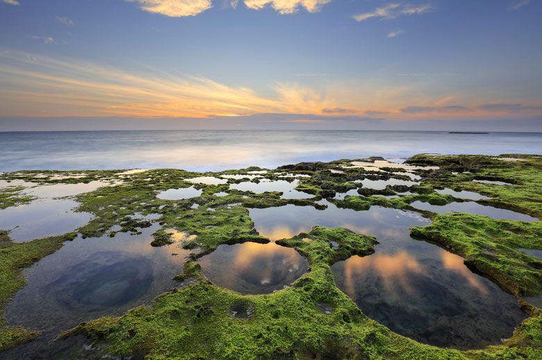 Bình minh trên biển Ninh Hải (Ninh Thuận). Ảnh: Võ Trang