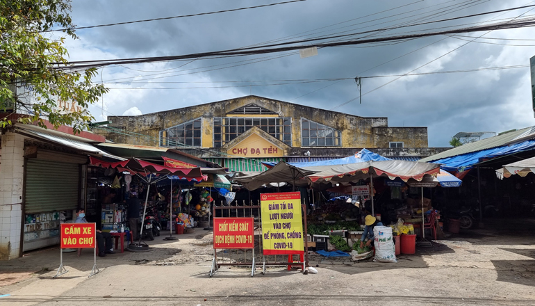 Đạ Tẻh: Đảm bảo các biện pháp phòng chống dịch Covid-19 tại các chợ và cửa hàng xăng dầu