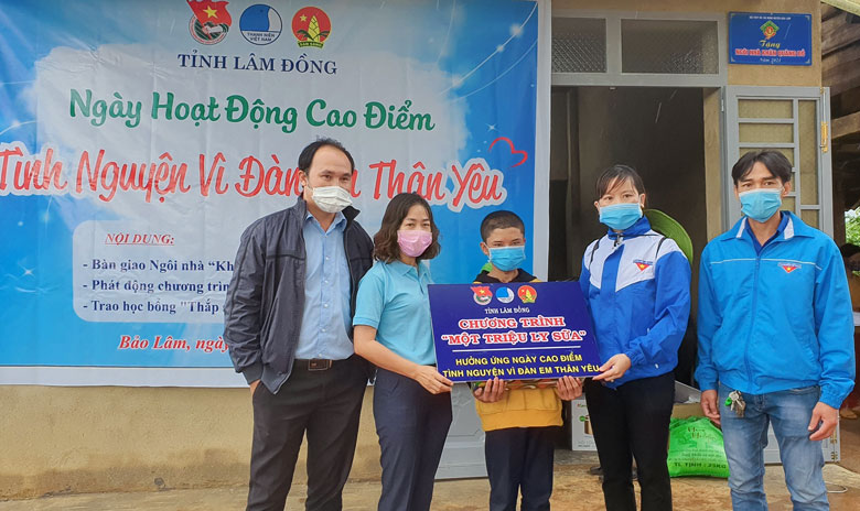 Sôi nổi các hoạt động hưởng ứng Ngày cao điểm ''Vì đàn em thân yêu''