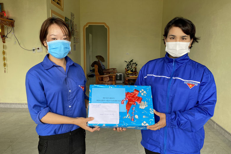 Di Linh: Bàn giao nhà nhân ái cho đoàn viên có hoàn cảnh khó khăn