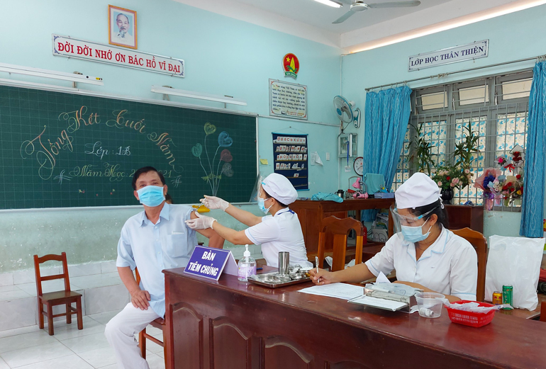 Đạ Tẻh: Tiêm phòng vắc xin phòng Covid-19 đợt 5 cho gần 1.800 người
