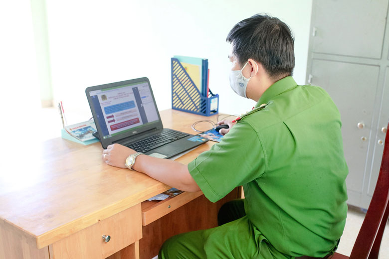Đạ Tẻh: Tăng cường đấu tranh trên không gian mạng