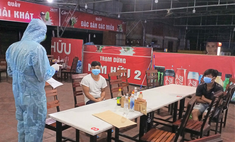 Cho người trốn trong thùng xe để vượt chốt đèo Chuối, 7 người bị phạt 35 triệu đồng