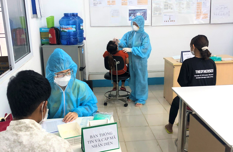 Bảo Lộc: Các doanh nghiệp chủ động xét nghiệm SARS-CoV-2 cho người lao động