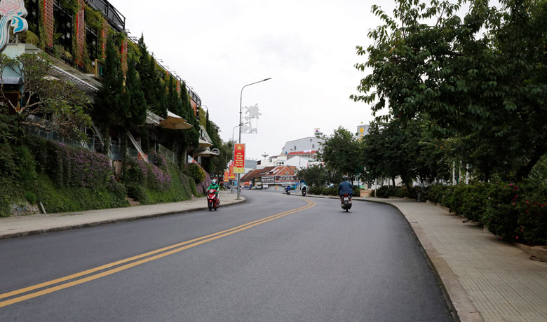 Dốc lên khu Hòa Bình chiều thứ Bảy
