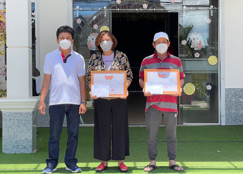 Đà Lạt: Khen thưởng cặp vợ chồng chung tay phòng chống dịch