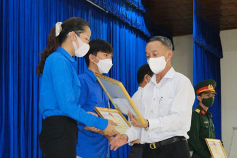 Đâu khó có thanh niên