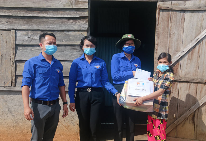 Huyện Đoàn Di Linh tổ chức các hoạt động ngày cao điểm Hoa phượng đỏ