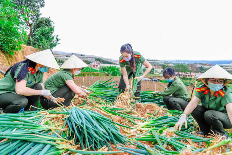 Tuổi trẻ Công an tỉnh đồng hành cùng cuộc chiến chống dịch