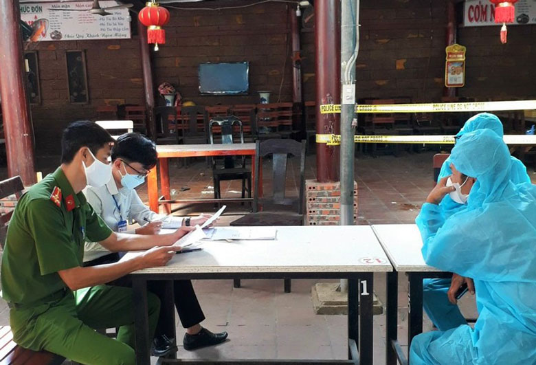 Đạ Huoai: Tiếp tục phát hiện 2 xe tải cho người trốn trong thùng để vượt chốt kiểm soát