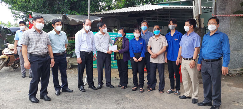 Lãnh đạo tỉnh kiểm tra công tác phòng chống dịch tại Đạ Tẻh