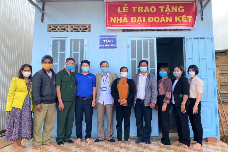 Bảo Lâm: Bàn giao nhà đại đoàn kết cho 2 hộ nghèo đồng bào dân tộc thiểu số