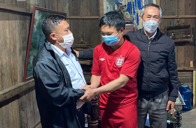 Đà Lạt: Thầy giáo cứu vợ khỏi dòng nước lũ