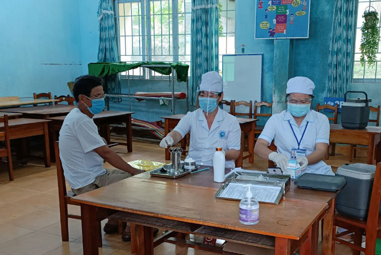 Đạ Tẻh: Tiêm khoảng 1.500 liều vắc xin mũi 2 cho các đối tượng ưu tiên
