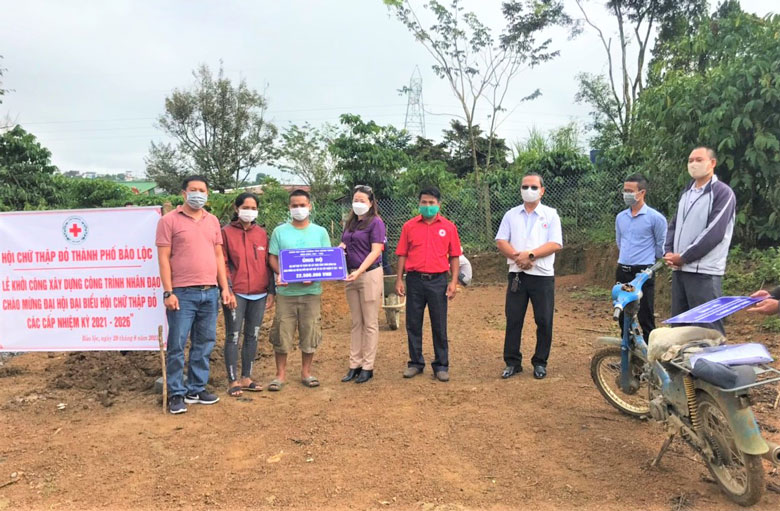 Bảo Lộc: Khởi công xây dựng nhà tình thương Chữ thập đỏ cho hộ nghèo đồng bào dân tộc thiểu số