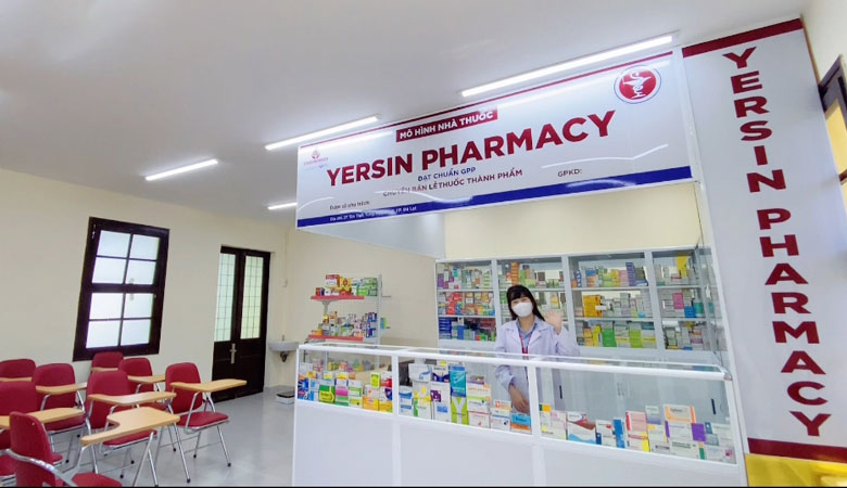 Mô hình nhà thuốc đạt chuẩn GPP của Trường Đại học Yersin Đà Lạt giúp sinh viên ngành Dược học được trải nghiệm thực tế ngay tại trường