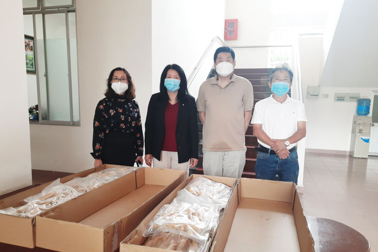 Hỗ trợ 50 kg nhân sâm cho lực lượng tuyến đầu chống dịch