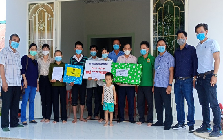 Cát Tiên: Trao nhà tình thương cho hội viên nông dân