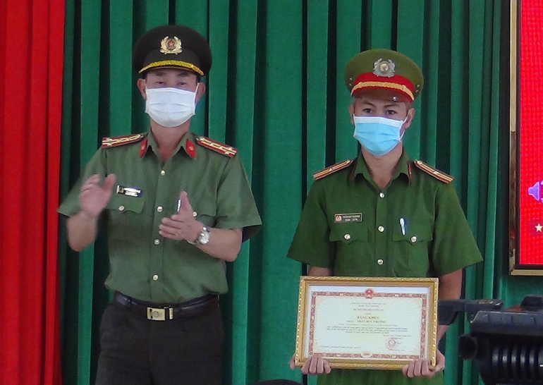 Bảo Lộc: 11 tập thể, 13 cá nhân được Bộ Công an, UBND tỉnh và Công an tỉnh Lâm Đồng khen thưởng