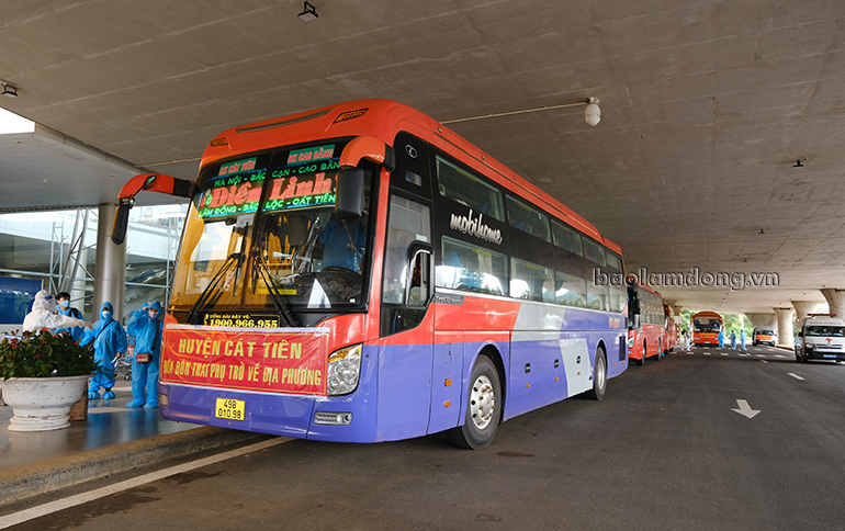 Theo Sở Lao động Thương binh và Xã hội, 3 chuyến bay xuất phát từ TP Hồ Chí Minh đã chở 448 thai phụ và người thân về Cảng hàng không Liên Khương trong ngày 4/9