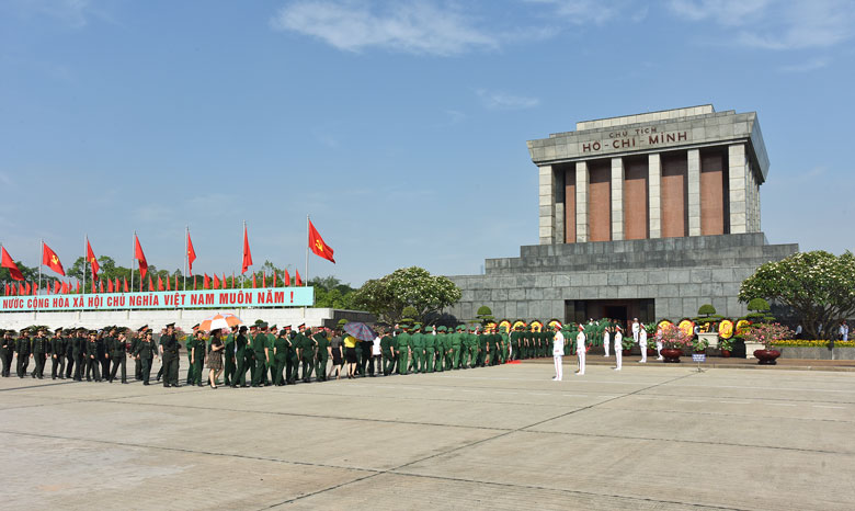 Kể chuyện trồng cây bên Lăng Bác (kỳ I)