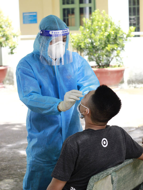 Tuyển 5.000 tình nguyện viên hỗ trợ miền Nam chống dịch