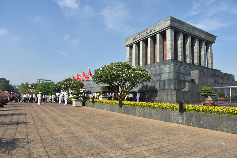 Kể chuyện trồng cây bên Lăng Bác (kỳ II)